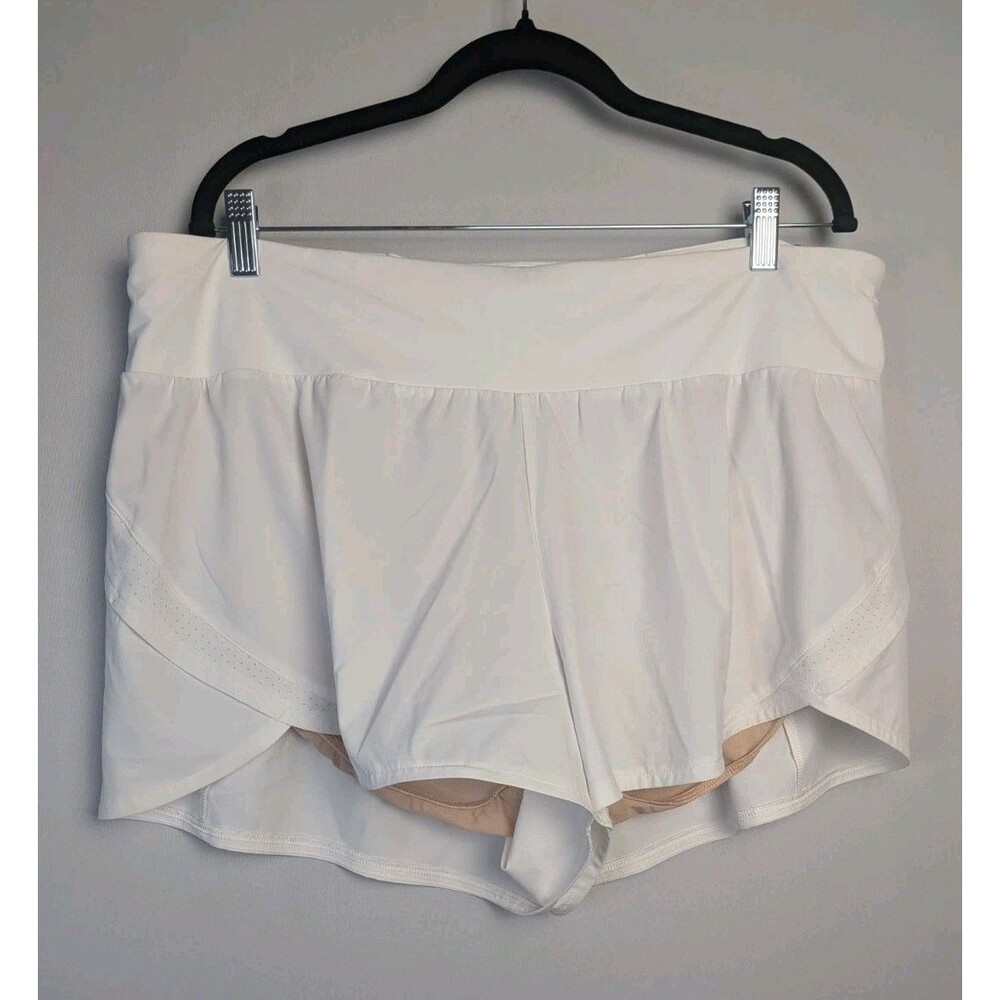 NWT Calia Shorts Women's XXL Active Kick It Up Performance Bottoms White Running